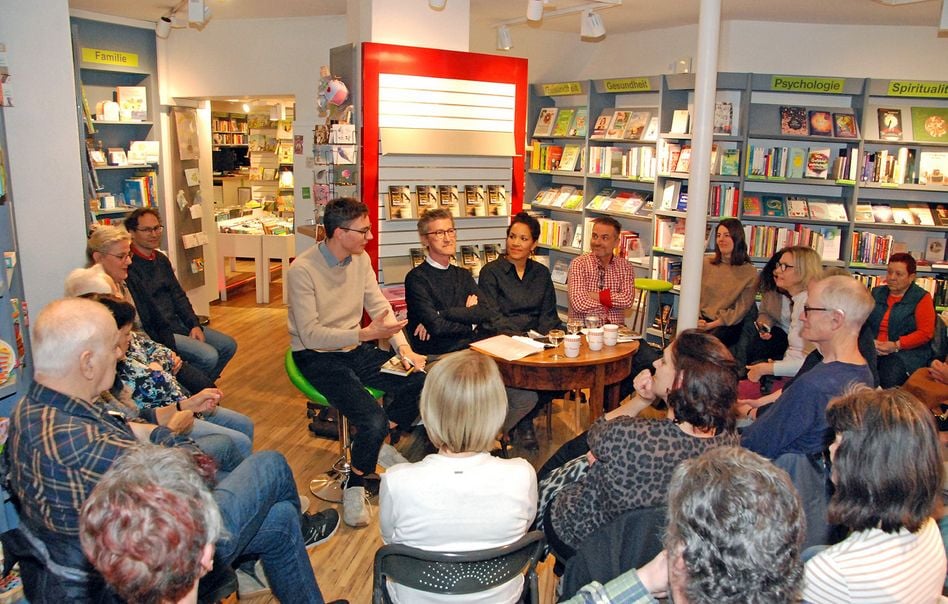 Themenabend in der Buchhandlung Baeschlin in Glarus (bilder: hasp)
