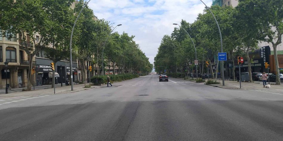 Die wegen des Corona-Virus leergefegten Strassen «Calle de Aragón» und «Gran Via de les Corts Catalanes”, Hauptachsen von Barcelona