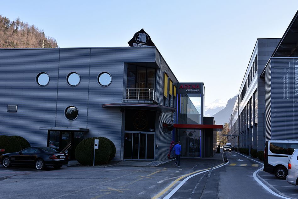 Im Areal des Wiggisparks in Netstal ist ein moderner Kinokomplex eröffnet worden (Bilder: j.juber)