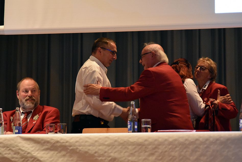 Präsident Fredi Segmüller gratuliert Andy Graf zu seiner Wahl in den HEFARI-Vorstand. (Bilder: jhuber)