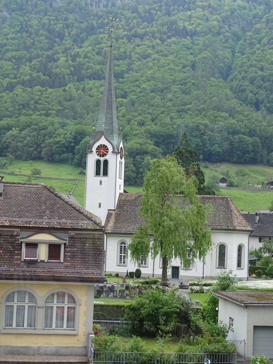 Zwischendurch ein Blick nach draussen mit Diorfkirche und ehemaliger Post