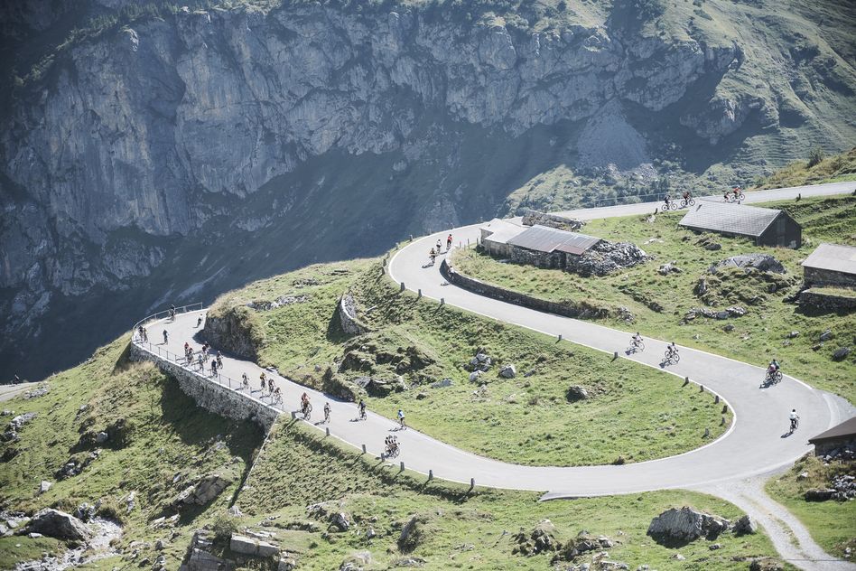 Das Klausen-Monument entwickelt sich zu einem der grössten Velo-Anlässe der Schweiz