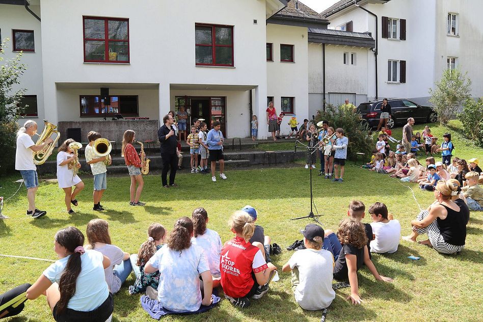 Erfolgreiches Blasinstrumentenprojekt der Musikschule Glarus mit Schüler/-innen der Primarschule Riedern