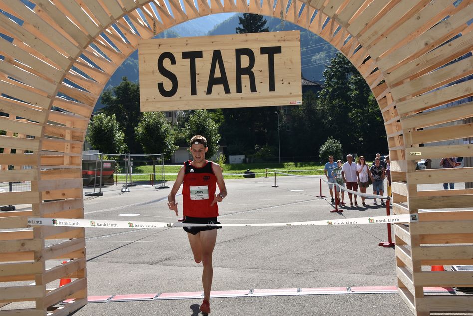 Der Sieger des ersten Schtollen-Run Janis Gächter mit absoluter Bestzeit (Bilder: e. und j. huber)