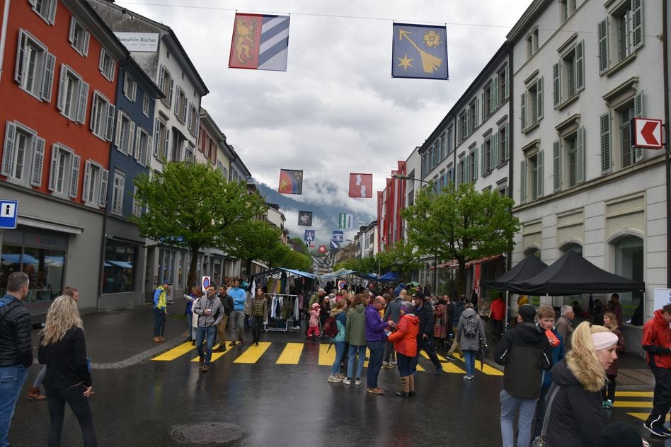 Endlich wieder Flohmarktstimmung in Glarus