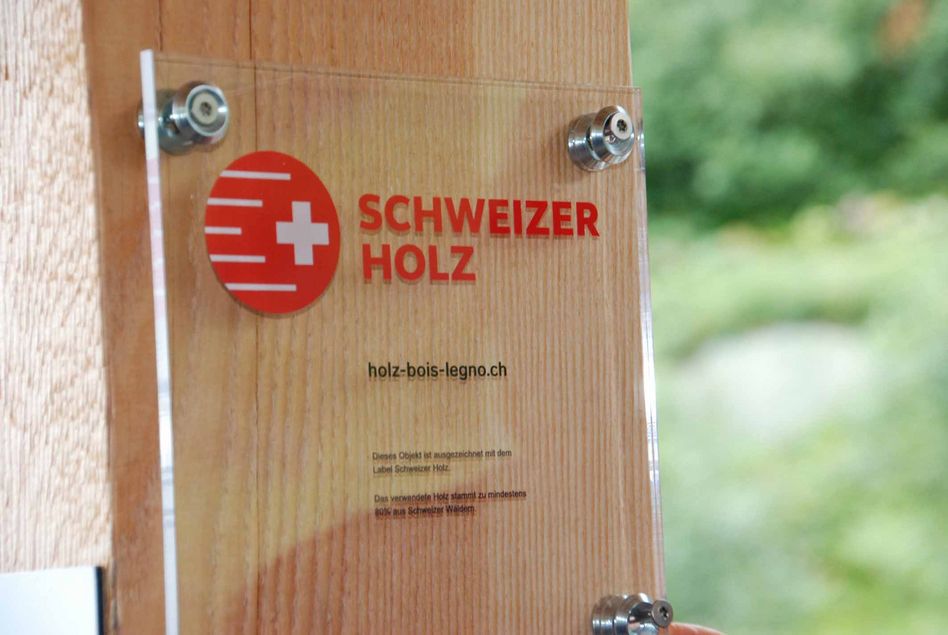 So sieht die Auszeichnung mit dem Label Schweizer Holz aus