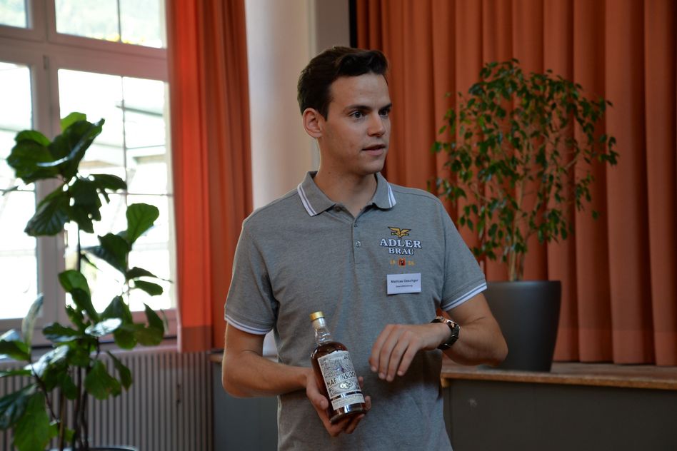 Mathias Oeschger präsentiert den neuen Whisky