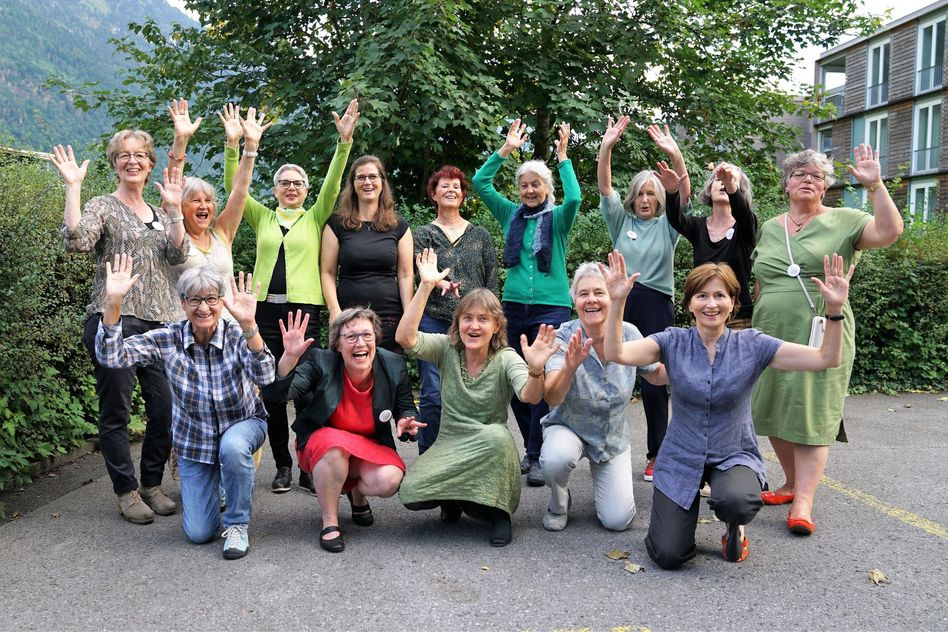 Aktive Grünen Frauen am 25 Jahr Jubiläum in Glarus mit Nationalrätin Regula Rytz und der bisherigen sowie neuen Präsidentin (vorne rechts)