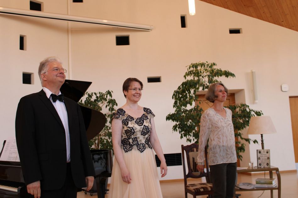 Kulturforum Brandluft, Konzert und Lesung in Niederurnen (von links) Daniel Zbinden, Vilma Zbinnden und Ana Djordjevic (Bilder: p.meier)