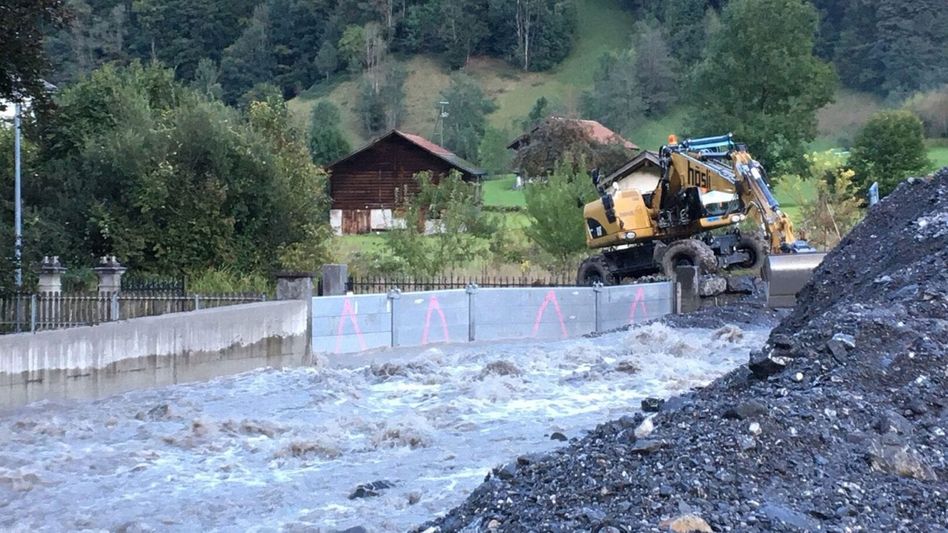 Überschwemmungen am 4. Oktober 2020 in Diesbach (Bild: A. Landolt, Kapo GL)