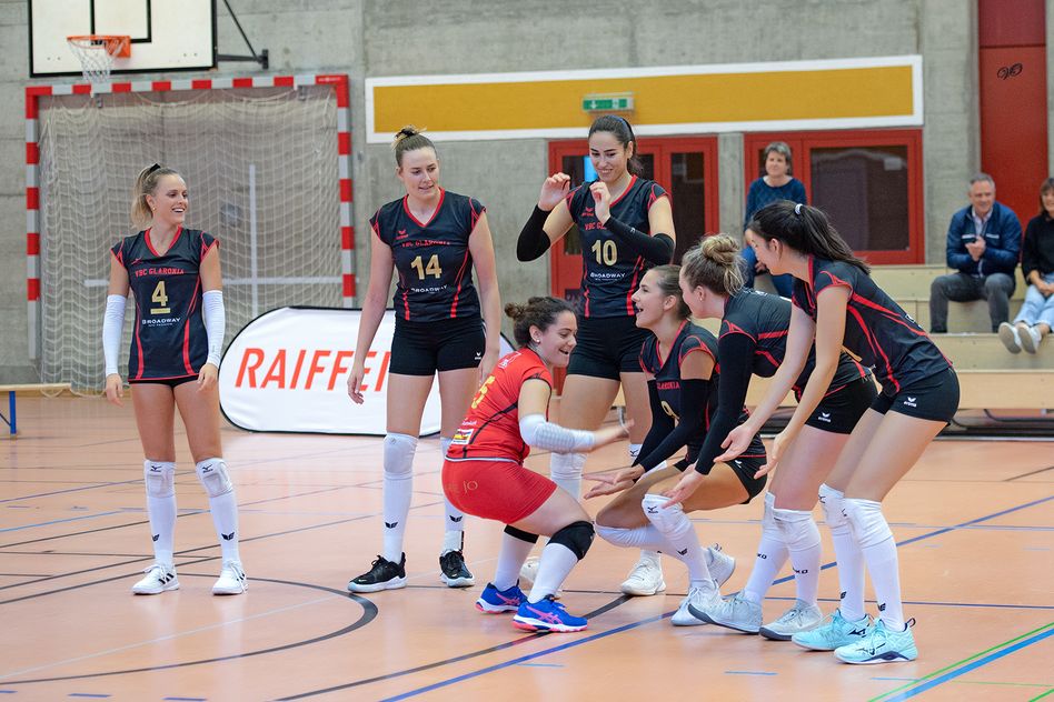 Gute Stimmung bei den Glaronia Volleyballerinnen. (Foto Olga Vartanyan)