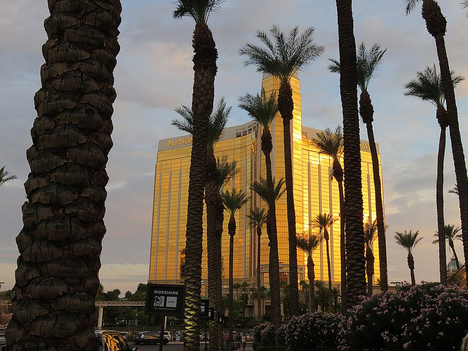 Von der goldenen Fassade kam der Tod: das Mandalay-Bay-Hotel in Las Vegas. (Bild: mb)