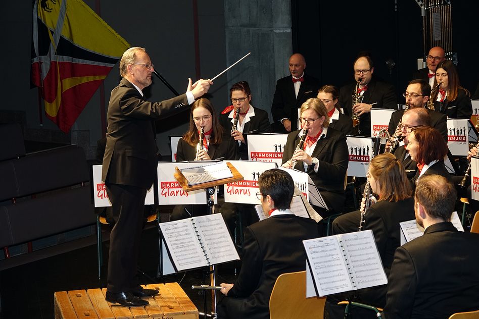 Frits Damrow, musikalischen Leiter der Harmoniemusik Glarus