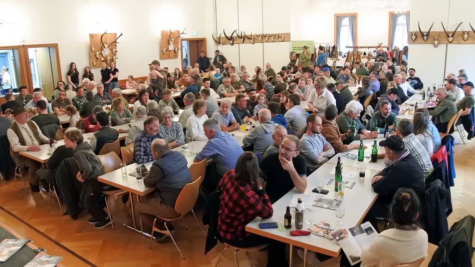Kameradschaftliches Treffen der Glarner Nimrode im Schützenhaussaal in Glarus (Bilder: hasp)