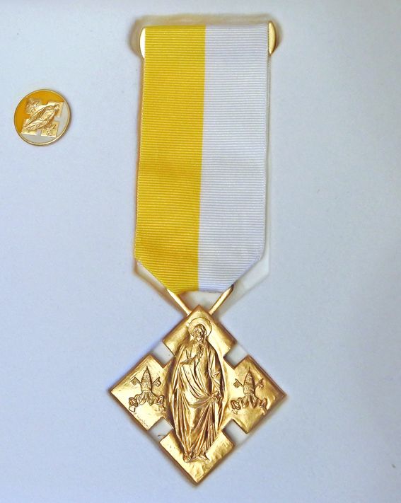 Verleihung einer päpstlichen Verdienstmedaille in der Katholischen Kirche in Netstal (Bilder: hasp)