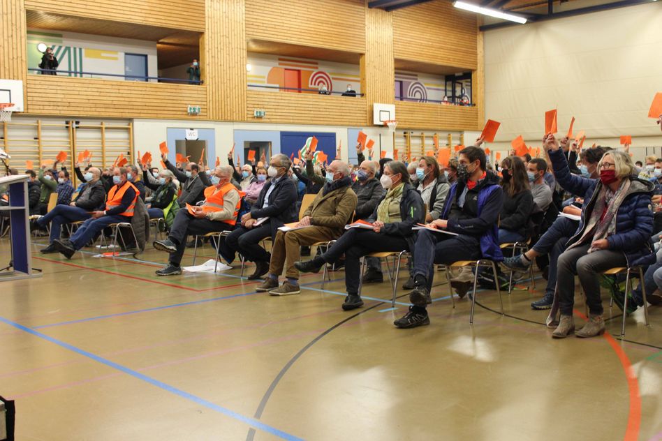 Breite Zustimmung der Bürger von Glarus Süd für alle Anträge des Gemeinderates. (Bilder: e.willi)