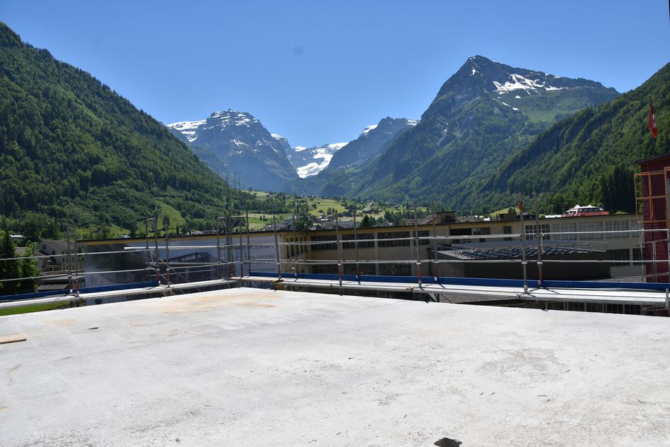 Tolle Aussicht von der geplanten Dachterrasse im Neubau von COCO AG im LinthPark Glarus Süd (Bilder: e.huber)