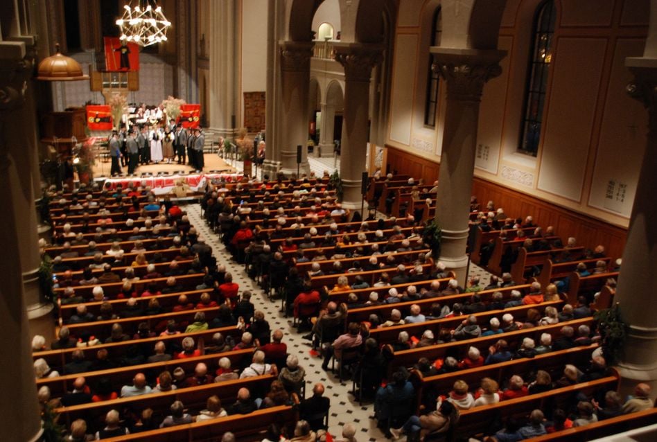 Impressionen vom Kirchenkonzert des Jodelclubs Glärnisch (Bilder: hasp)