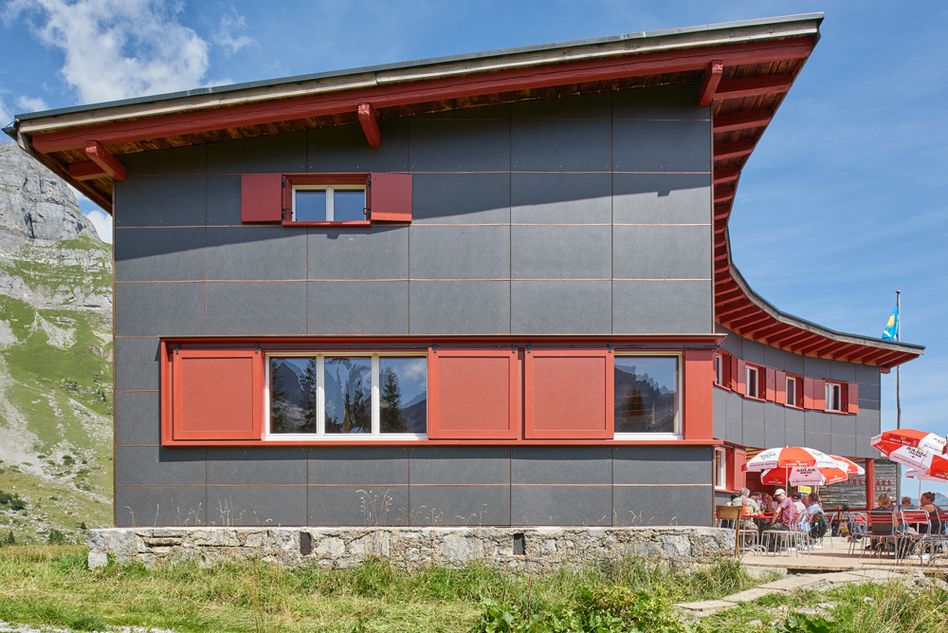 Bei der Renovation des Ortstockhaus wurde die Fassade mit Eternit-Faserzementplatten erneuert (Bilder: zvg eternit)