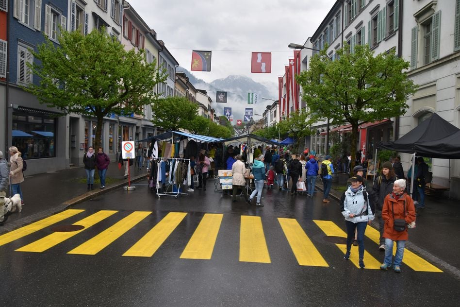 Endlich wieder Flohmarktstimmung in Glarus