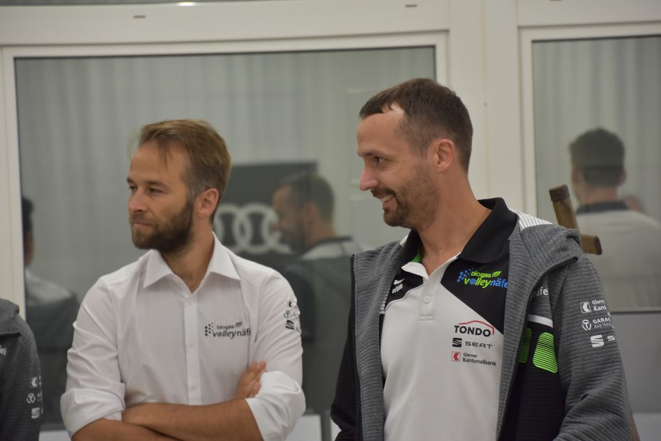 Jan Vaclavik, Trainer und Coach (links) bespricht sich mit dem sportichen Leiter van Bedrac