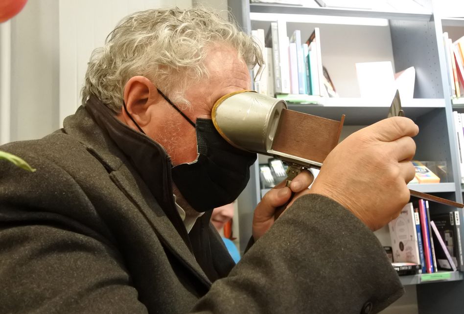 Ein Blick durch das Holmes-Stereoskop faszinierte Regierungsrat Dr. Andrea Bettiga