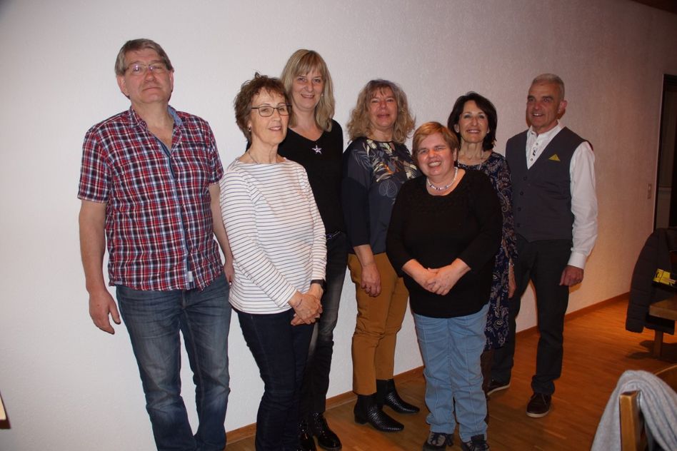 Die JubilarInnen (von links): Hansjörg Gyr, Patricia Pircher, Nadia Bernold, Claudia Pfeiffer, Susanne Leuppi, Brigitte Schwitter und Roman Gubser. (Bild: zvg)