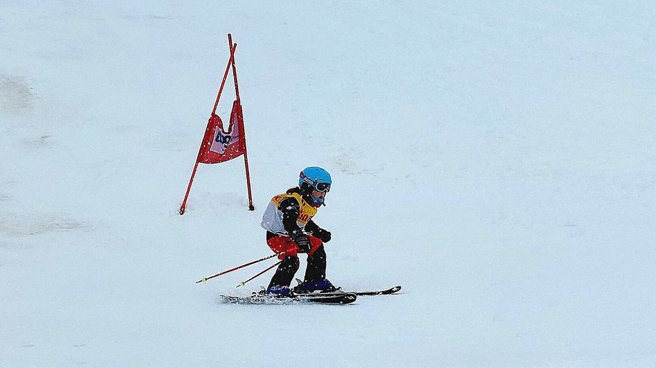 Die J+S-Schneemeisterschaft: Das traditionelle Skirennen für die Glarner Schülerinnen und Schüler fand auf der Piste beim Empächli Elm statt • (Foto: zvg)
