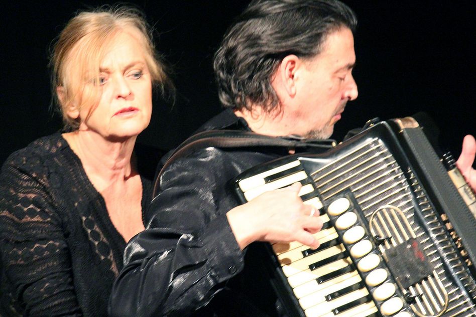 Die Schauspielerin Annette Wunsch und Der Akkordeonist Goran Kovacevic’ (Bilder: p.meier)