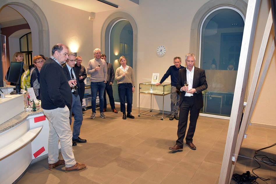 Stefan Kunfermann führte die Gäste durch die Ausstellung in der Landesbibliothek