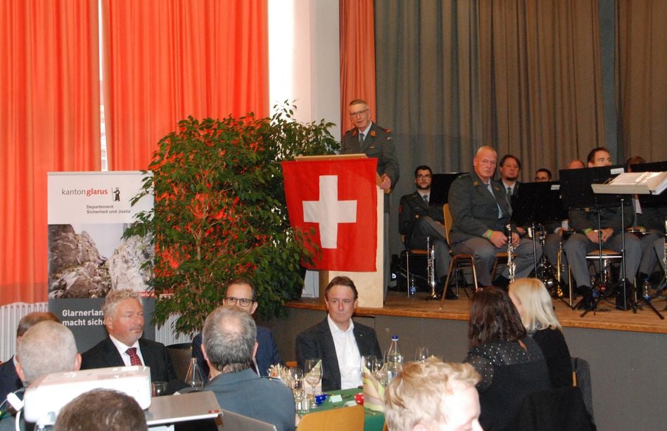 Entlassungsfeier aus der Wehrpflicht im Brauereigasthof Adler in Schwanden (Bilder: hasp)