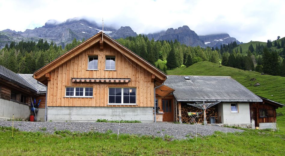 Fröhliche Bau-Feier auf der Alp Oberblegi Unterstafel