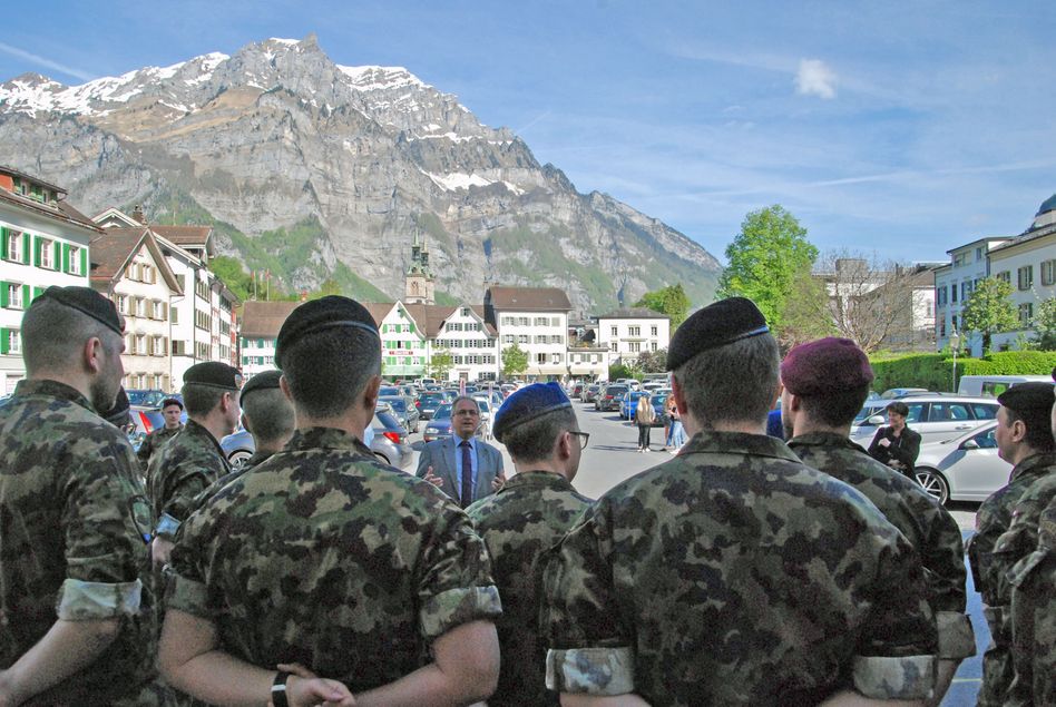 Truppenempfang vom Mech Bat 14 in Glarus