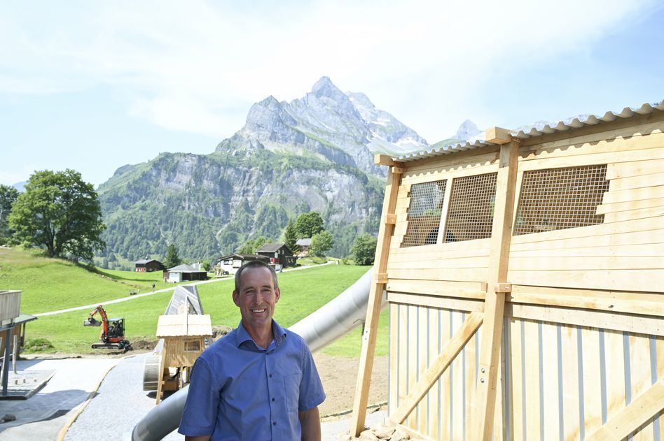 Reto Glarner präsentiert das neue «Bergwerk» für Kinder auf dem Hüttenberg. (Fotos: Janine Rickenbacher)