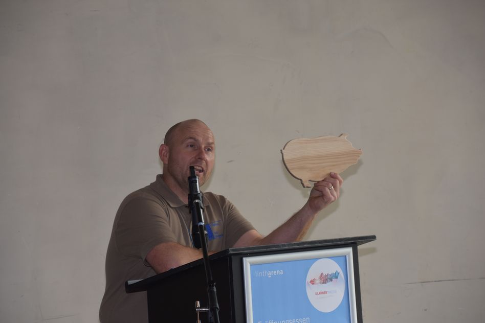 Thomas Tschudi bei seinem Referat zur Sonderschau Holz an der Glarner Messe