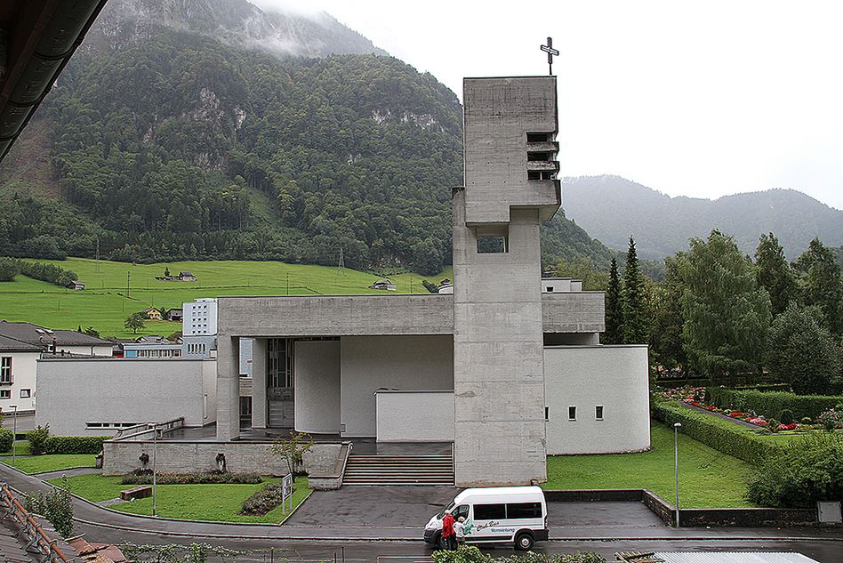 Der Abend über die christlichen Friedensperspektiven findet im Fridolinsheim bei der katholischen Kirche in Glarus statt. (Bild: mb)