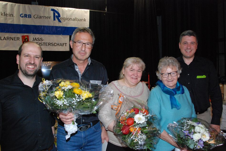 Die drei Erstrangierten Pius Rüdisüli (3. Rang), Elke Aliesch (1. Rang) und Heidi Zweifel (2. Rang) flankiert von OK-Präsident Thomas Vögeli (links) und Mathias Zopfi