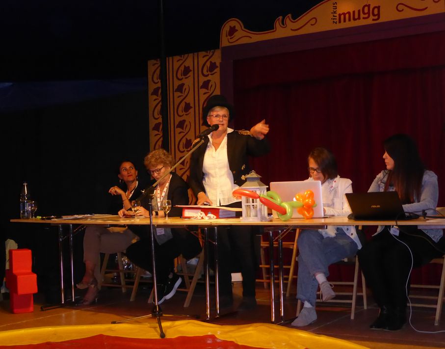 Als „Zirkus-Direktorin“ sachlich und ruhig die HV geleitet: die abtretende Präsidentin Ruth Horner (Bilder: w.baumgartner)