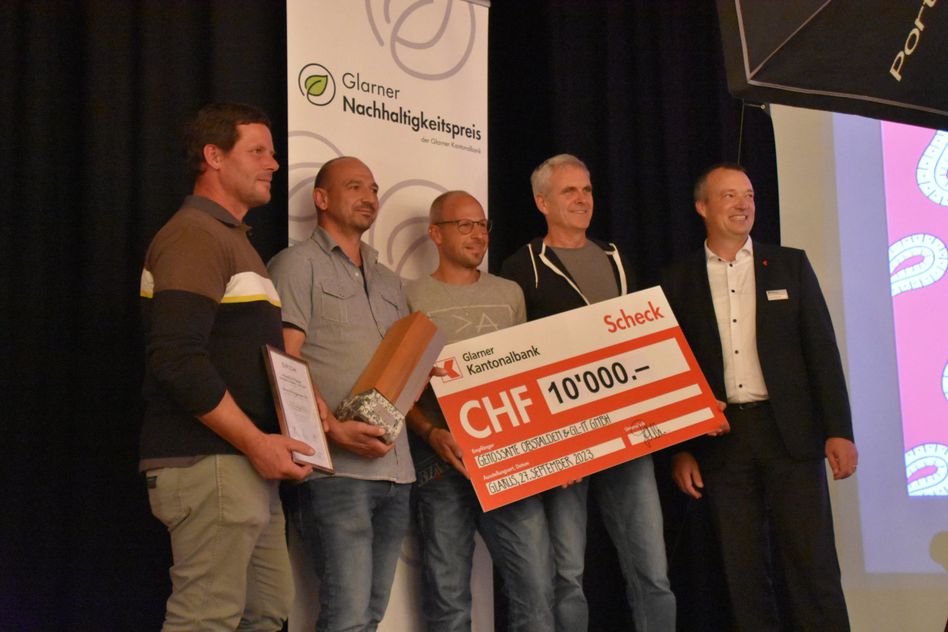Der Wärmeverbund Obstalden gewinnt den Nachhaltigkeitspreis der Glarner Kantonalbank. (Bild: ehuber)