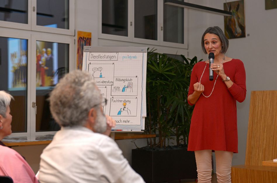 Netzwerk-Gründerin: Cristina De Biasio referiert über die Bedürfnisse von Demenzbetroffenen im Alter ab 50.