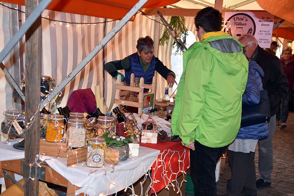 Der beliebte Adventsmarkt in Ennenda wächst und wächst