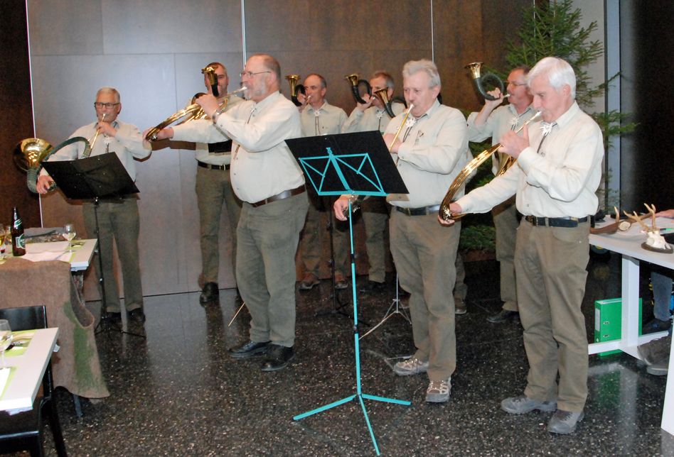 Die Jagdhornbläsergruppe «Edelwyss» unter der Leitung von Manfred Bertini sorgte für den musikalischen Background