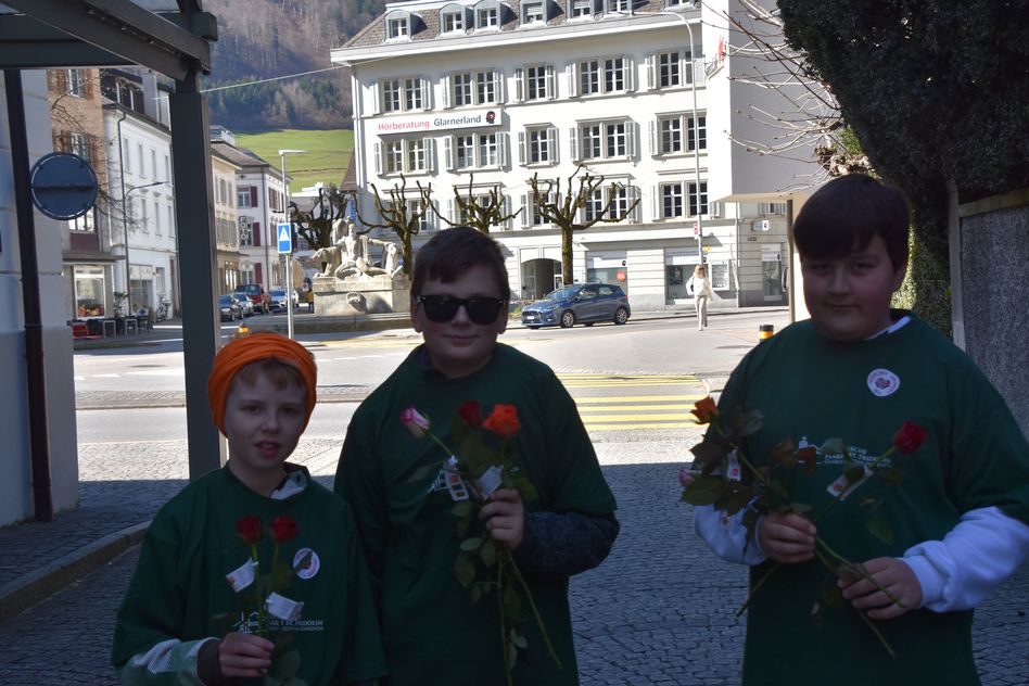 weitere Bilder vom Rosenverkauf in Glarus (e.huber)