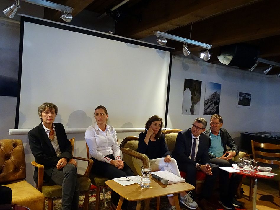 Die Teilnehmenden am Podiumsgespräch (von links): Kaba Rössler, Patricia Mattle, Rahel Marti, Benjamin Mühlemann, Hartmut Wickert