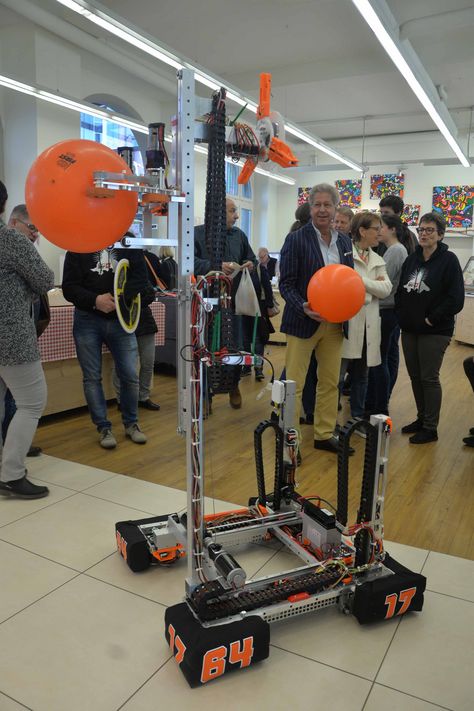 High-Tech Roboter in der Markthalle