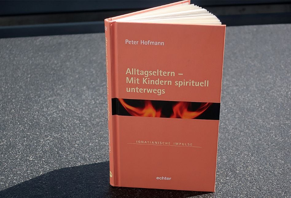 Das Buch des Schwander Pfarrers Peter Hofmann regt zum Nachdenken an. (Bild: mb.)