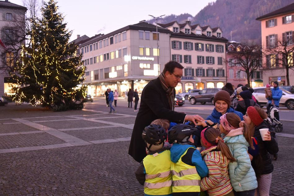 Glarus leuchtet die Adventszeit ein