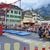 33 Jugendliche auf Tournee mit dem Zirkus Mugg. Bilder von der Aufführung auf dem Landsgemeindeplatz in Glarus (Fotos: hasp)
