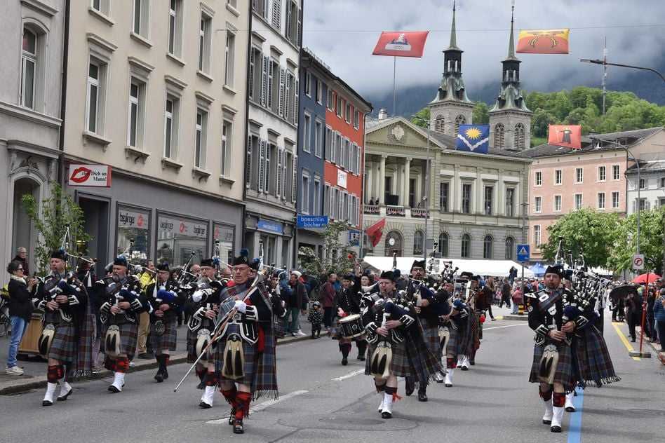 Schottische Folklore im Zentrum von Glarus