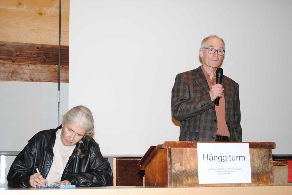 Die Mitgliederversammlung stand unter der Leitung von August Rohr. Links Vizepräsidentin Karin Marti-Weissenbach. (Bilder: a.lombardi)